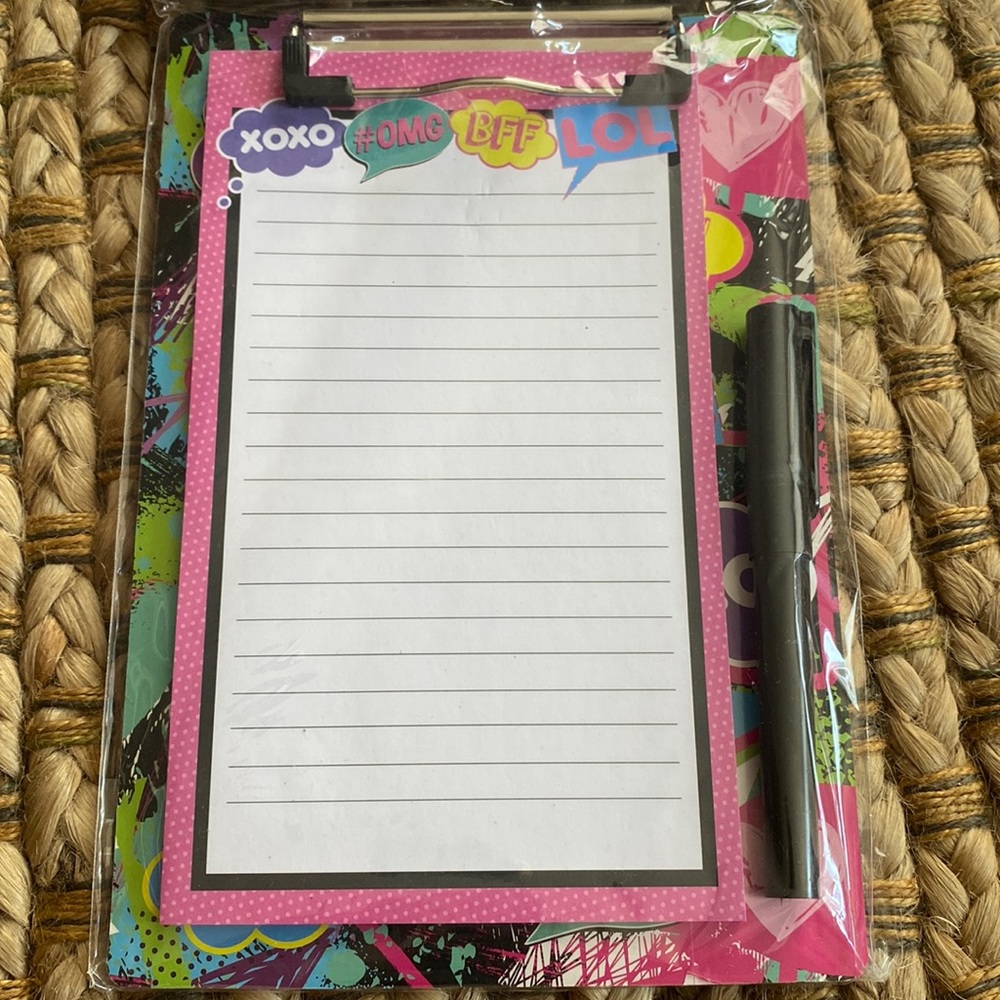 Clipboard XOXO #OMG BFF LOL with Paper & Pen